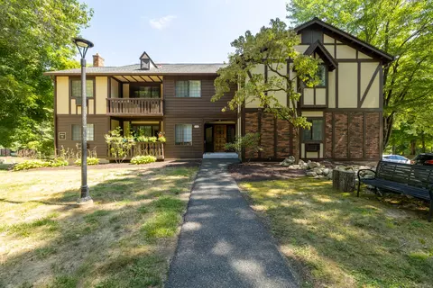 7 Canterbury Ct #7, Brookfield, CT 06804