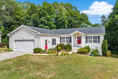 31 Looking Glass Cir, Uncasville, CT 06382