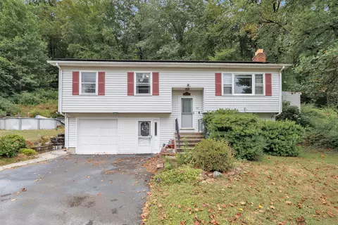 70 Brookdale Rd, Seymour, CT 06483