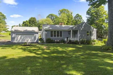 37 West St, Newtown, CT 06470