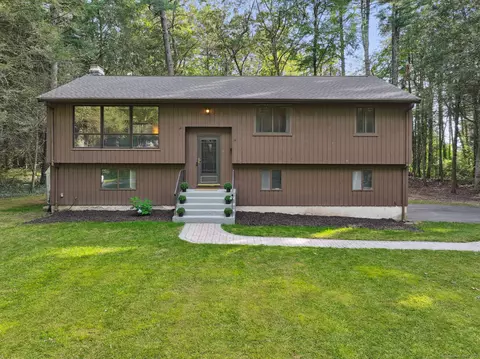 21 Berkshire Way, Simsbury, CT 06070