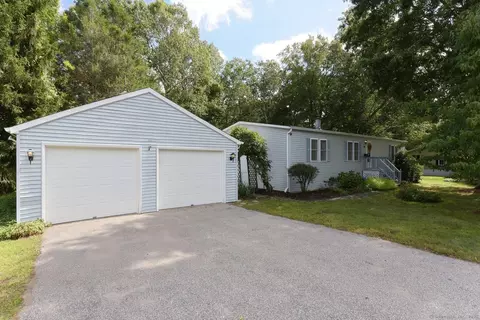 40 Colchester Cmns, Colchester, CT 06415