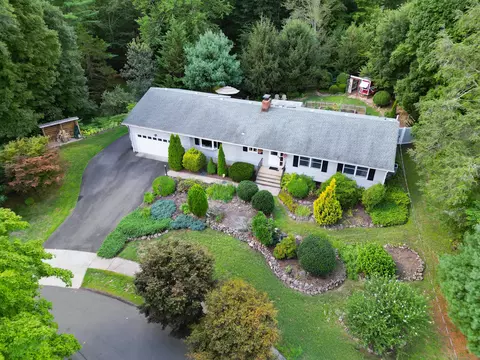 51 Berkeley Ct, Hamden, CT 06518