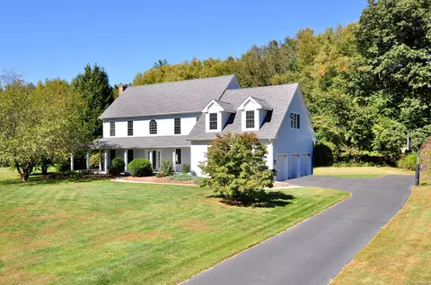 7 Stonewall Dr # R, Granby, CT 06090