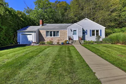 230 Curtis Dr, New Haven, CT 06515