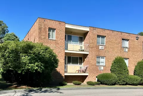 65 Westridge Rd #E12, New London, CT 06320