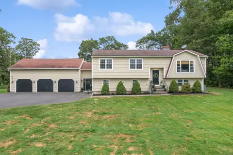 104 Cornwall Dr, Watertown, CT 06795