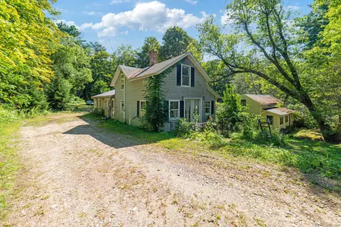 30 Trumbull St, Bantam, CT 06750