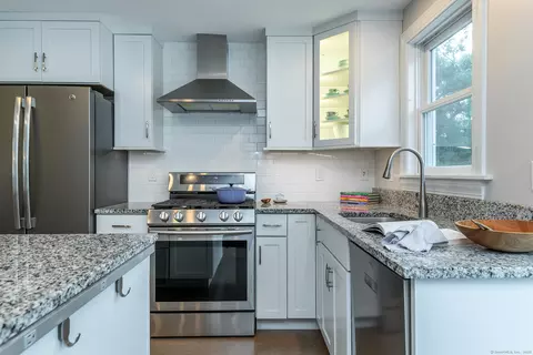 87 Canaan Rd #2G, Salisbury, CT 06068
