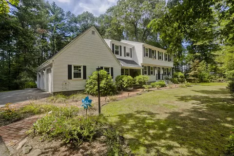 825 Copper Hill Rd, Suffield, CT 06093