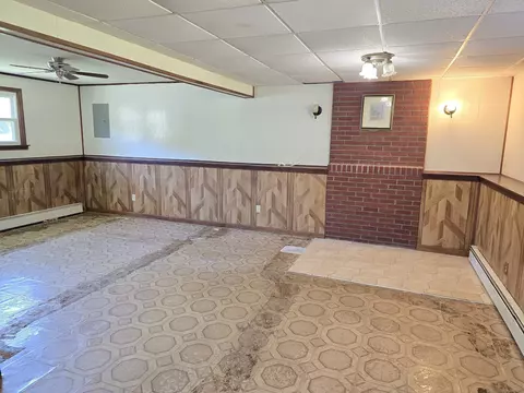 Living - 51 Towne Dr, Berlin, CT 06037 photo 3 of 4