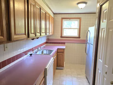 Kitchen - 51 Towne Dr, Berlin, CT 06037 photo 4 of 4