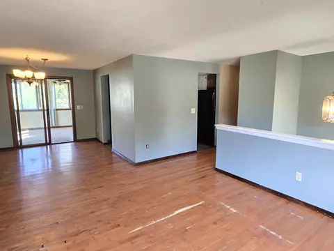 Living - 51 Towne Dr, Berlin, CT 06037 photo 1 of 4