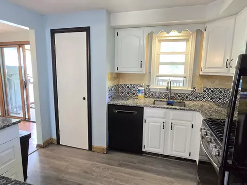 Kitchen - 51 Towne Dr, Berlin, CT 06037 photo 1 of 4