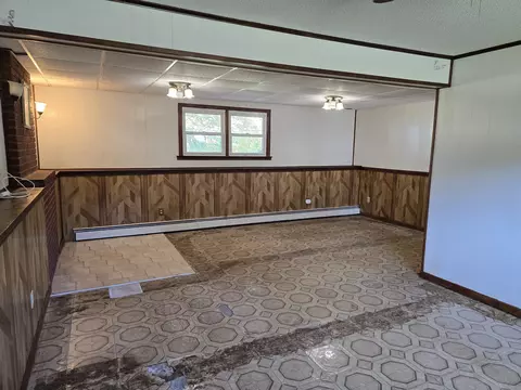 Living - 51 Towne Dr, Berlin, CT 06037 photo 4 of 4