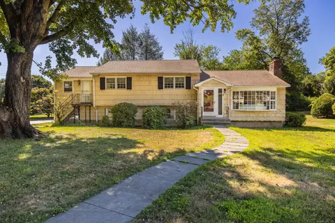 5 Random Rd, Fairfield, CT 06825