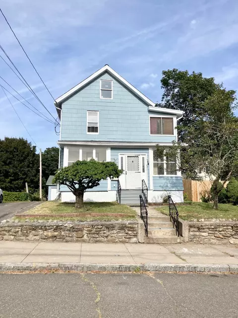 13 Tomlinson St, Ansonia, CT 06401