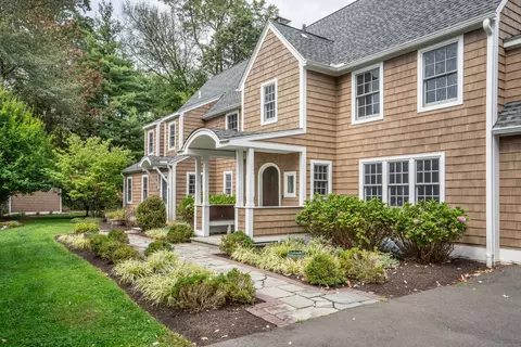 11 Chelsea Ln, West Hartford, CT 06119