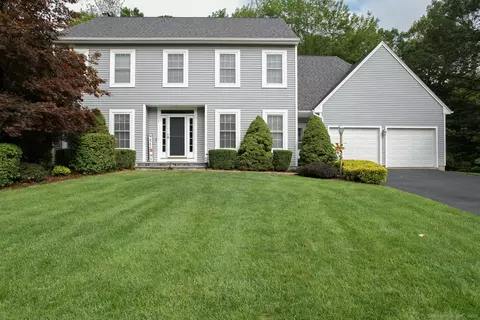 3 Compass Rock Ln, Wallingford, CT 06492