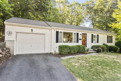 42 Fairwood Farms Dr, West Hartford, CT 06107
