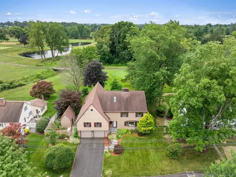 39 Pheasant Hill Dr, West Hartford, CT 06107