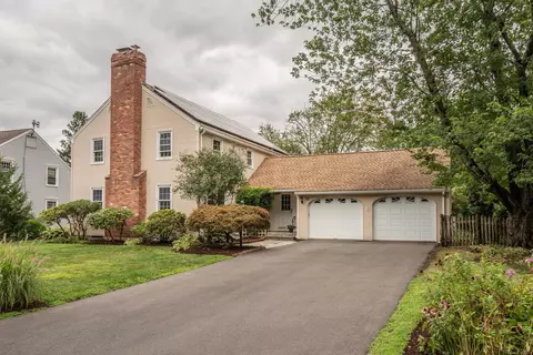 52 Sunrise Hill Dr, West Hartford, CT 06107