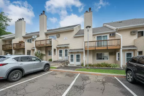 8 Rose Ln #18-12, Danbury, CT 06811