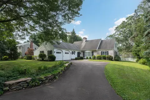 43 Mulberry Hl, Hamden, CT 06517