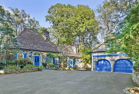 250 Saddle Hill Rd, Stamford, CT 06903