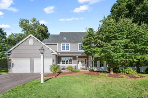 4 Orchard Farms Ln, Avon, CT 06001