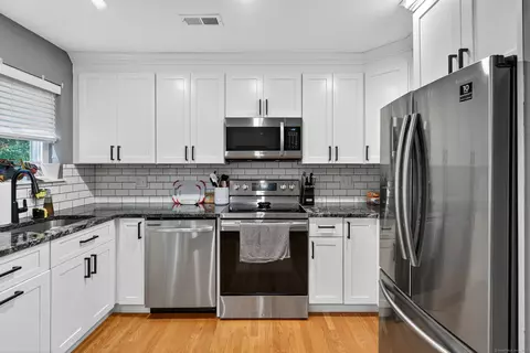 310 Boston Post Rd #86, Waterford, CT 06385