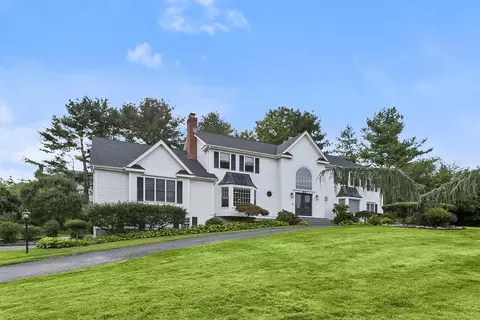 37 Kent Ln, Trumbull, CT 06611