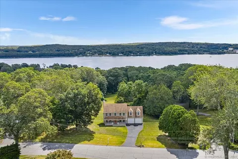 51 Riverview Rd, Uncasville, CT 06382