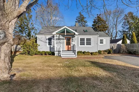 26 Cedar Island Ave, Clinton, CT 06413