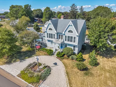 19 Riverside Dr, Clinton, CT 06413