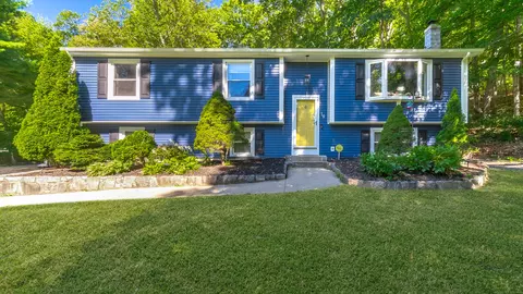 19 Harbor Rd, Colchester, CT 06415