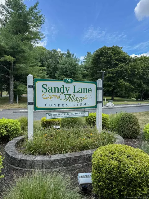 13 Homestead Ln #13, Brookfield, CT 06804