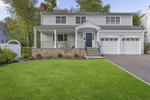 29 Griffith Rd, Riverside, CT 06878