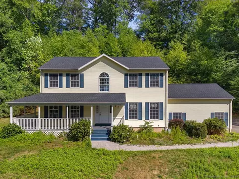 279 Barberry Rd, North Haven, CT 06473