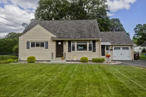 3 Homestead Dr, Enfield, CT 06082