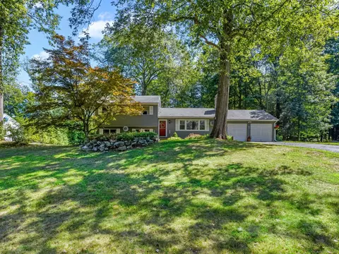 48 Pomona Rd, Trumbull, CT 06611