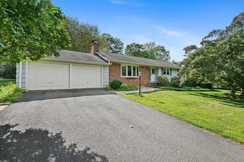 9 W Wind Rd, Trumbull, CT 06611