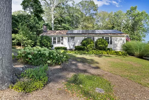 81 Briarwood Dr, Guilford, CT 06437