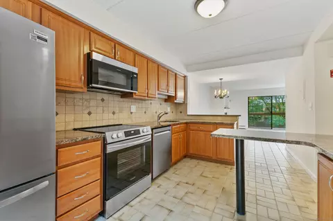 12 Glenville St #108, Greenwich, CT 06831