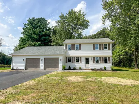 8 Field Dr, Ellington, CT 06029