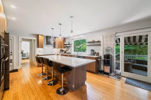 7 Charter Ridge Dr, Sandy Hook, CT 06482