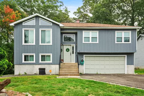 45 Rogerson Cir, Bridgeport, CT 06606