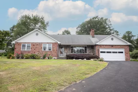 34 Skyline Dr, Plainville, CT 06062