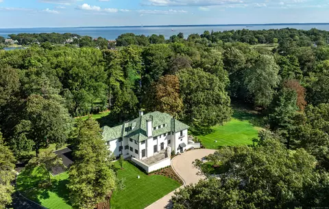 18 Tokeneke Trl, Darien, CT 06820