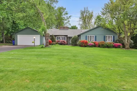 11 W Ridge Dr, West Hartford, CT 06117